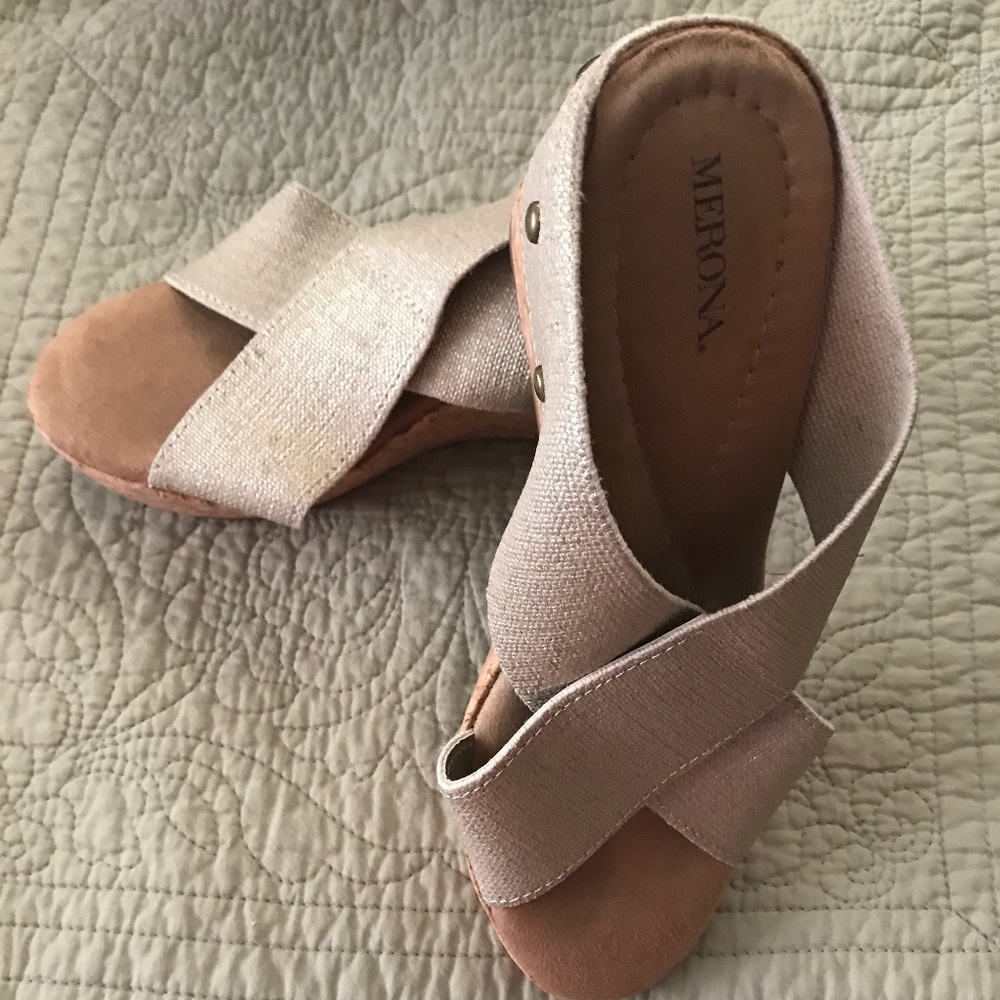 MERONA gold canvas sandals size 8.5